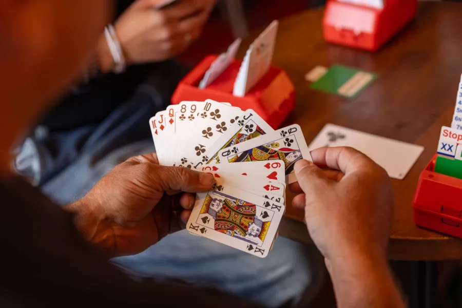 De basis van bridge: spelers, kaarten en slagen